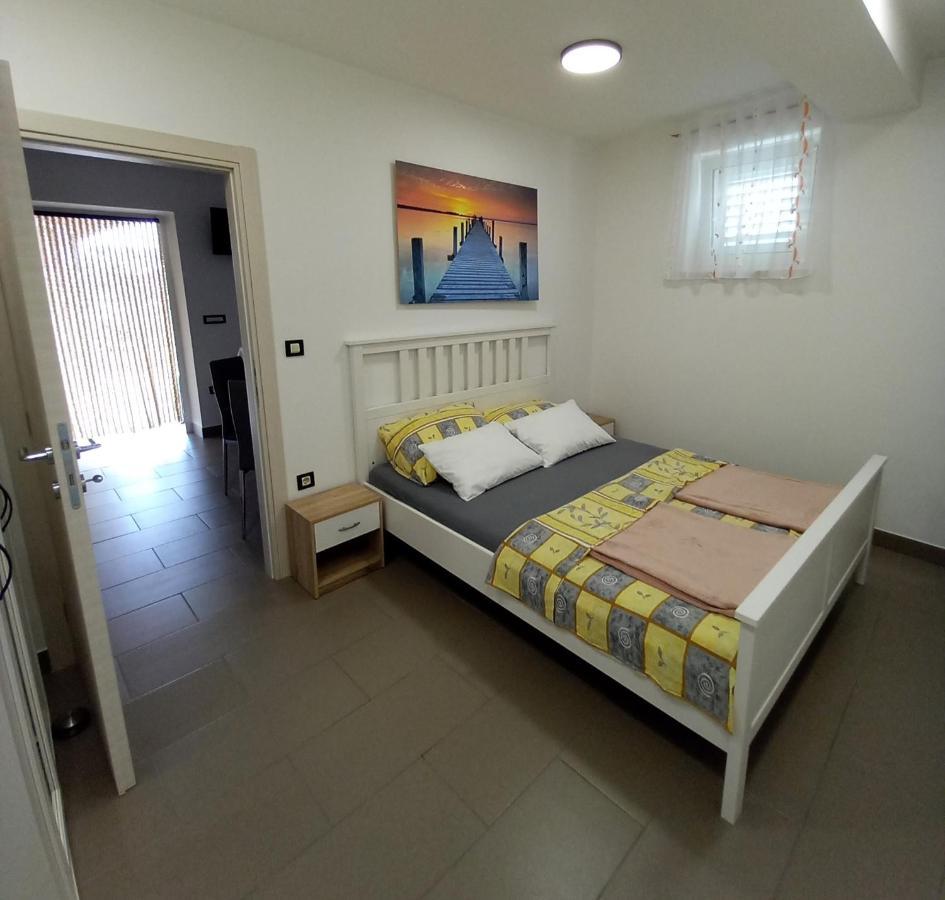 Apartmani Nizic Jadranovo Esterno foto
