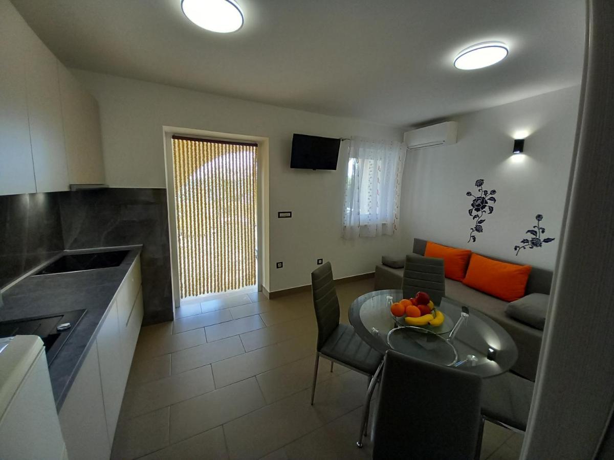 Apartmani Nizic Jadranovo Esterno foto