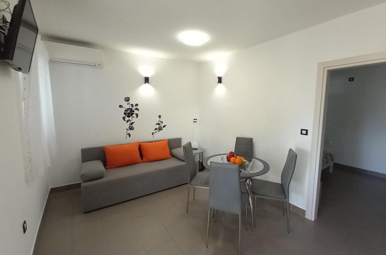 Apartmani Nizic Jadranovo Esterno foto